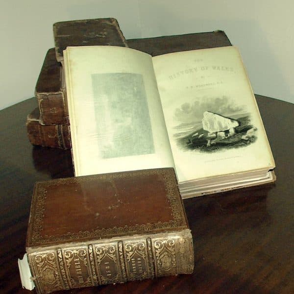 Literary motif: antique books